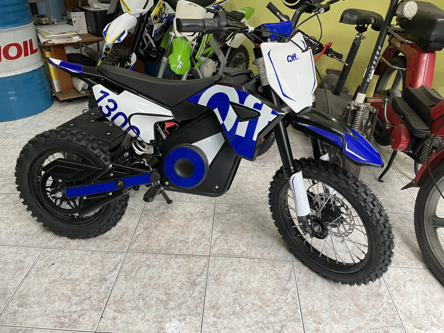 Pit bike elettrica OFFMX 1300W litio ruote 14″12″, foto 7