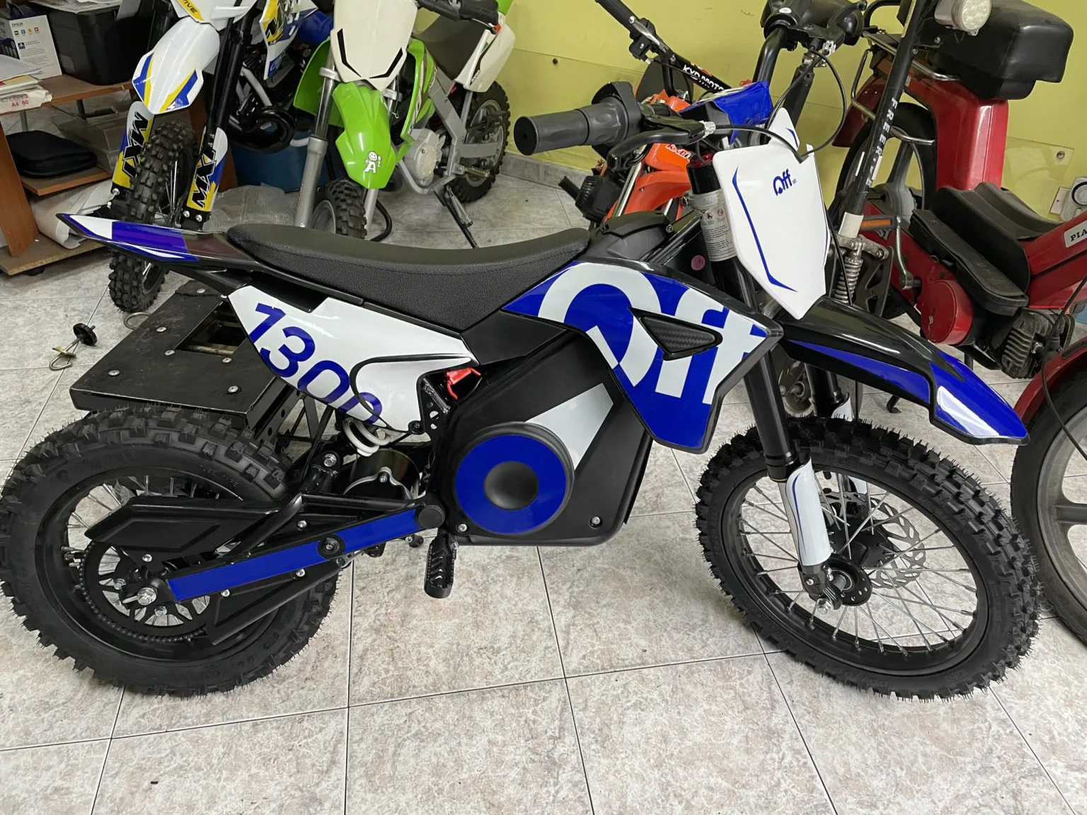 Pit bike elettrica OFFMX 1300W litio ruote 14″12″, foto 4