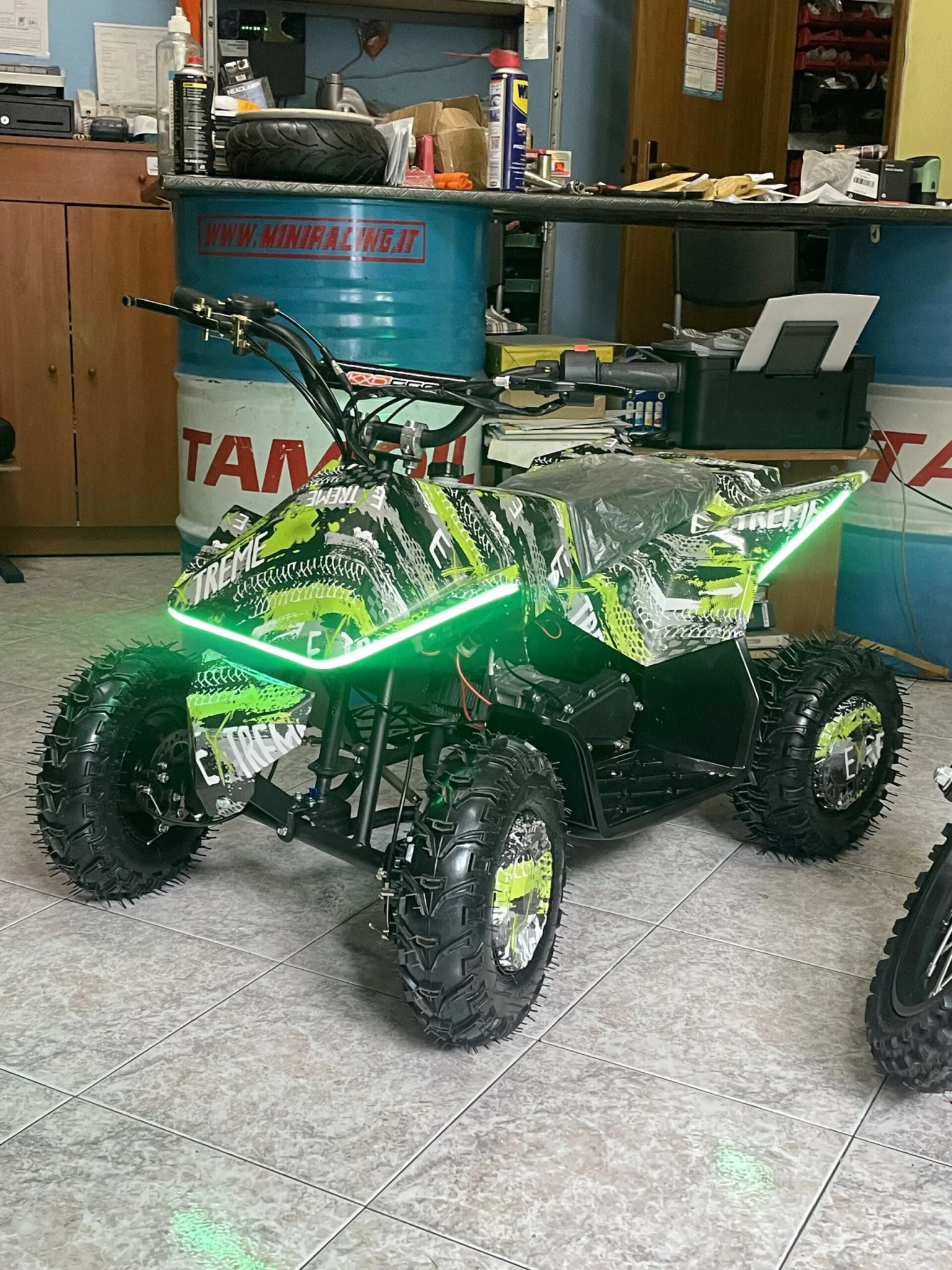 Mini quad Cybertruck 50cc 2T avviamento elettrico ruota 6″ MY 2024, foto 4