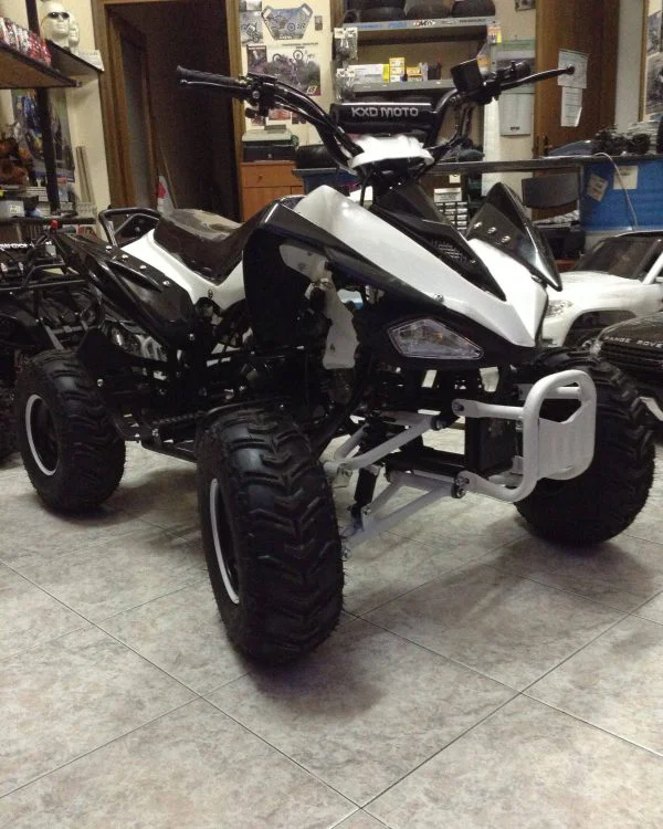 Quad Yama Look 125cc 4T ruota 7″ avviamento elettrico, luci, telecomando, retromarcia