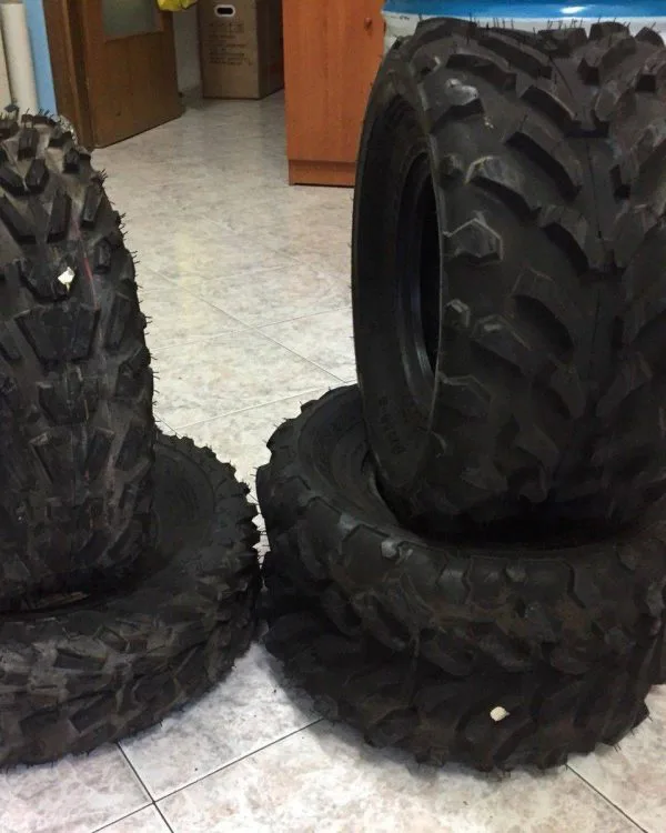 Treno completo di 4 gomme 2 18x9, 50-8+2 19x7-8 unilli