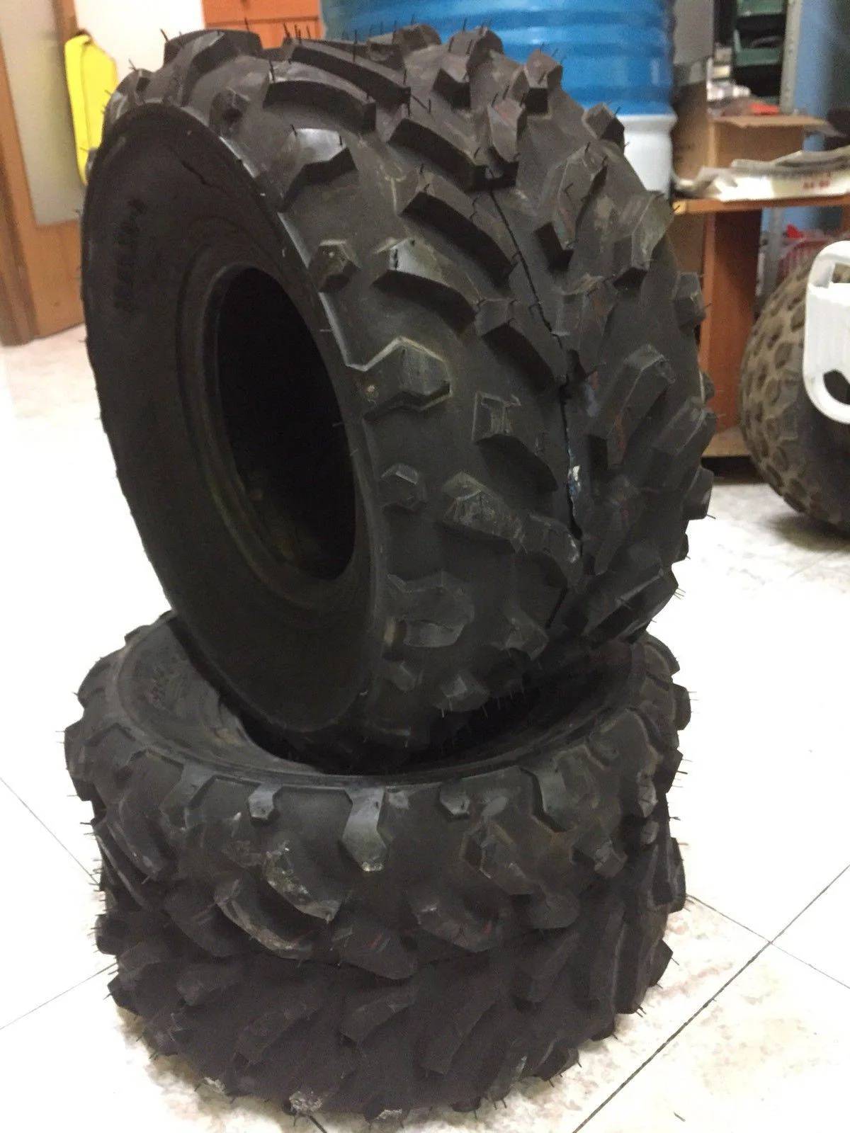 Treno completo di 4 gomme 2 18x9, 50-8+2 19x7-8 unilli, foto 3