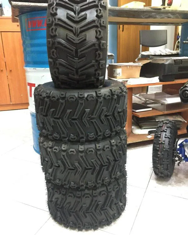Treno completo di 4 pneumatici 16x8-7