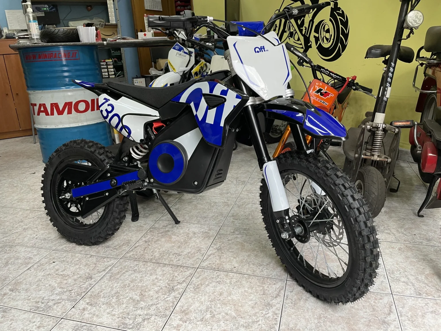 Pit bike elettrica OFFMX 1300W litio ruote 14″12″, foto 2