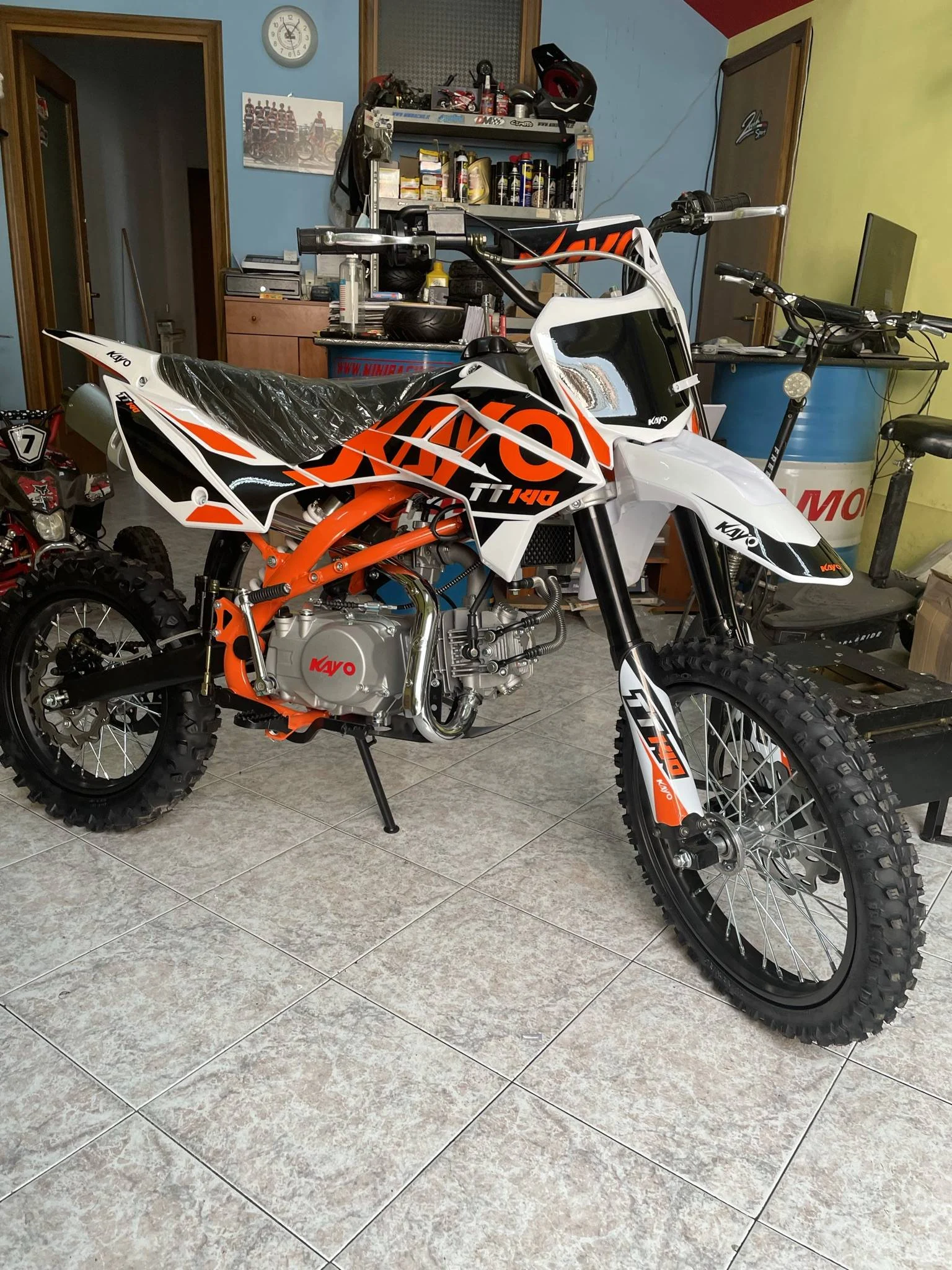 Pit bike Kayo 140cc 4T, 4 marce, ruota 14″ 17″ forcelle Marzocchi, foto 3