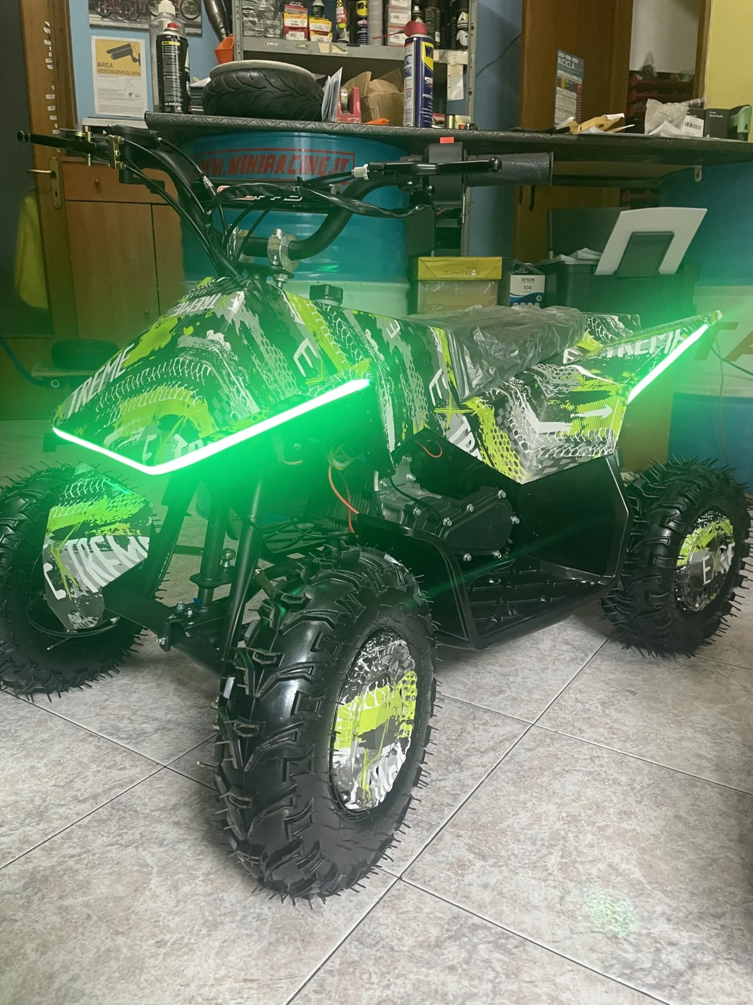 Mini quad Cybertruck 50cc 2T avviamento elettrico ruota 6″ MY 2024, foto 3