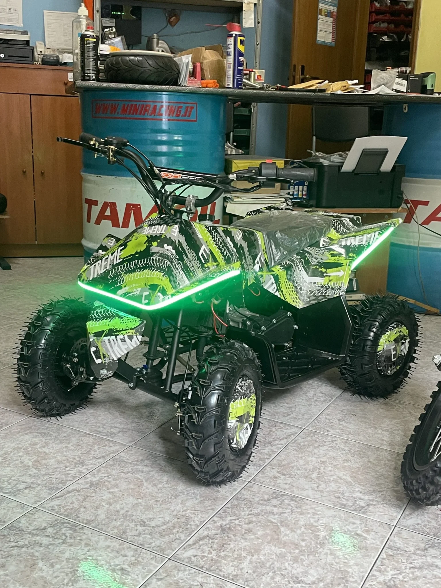 Mini quad Cybertruck 50cc 2T avviamento elettrico ruota 6″ MY 2024, foto 4